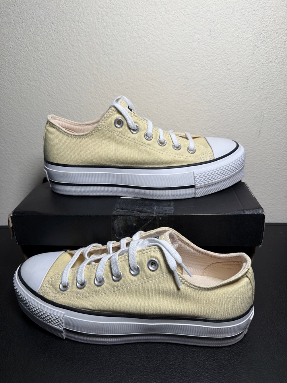 Womens Size 7 Converse Chuck Taylor All Star Platform Shoes Lemon A00560F